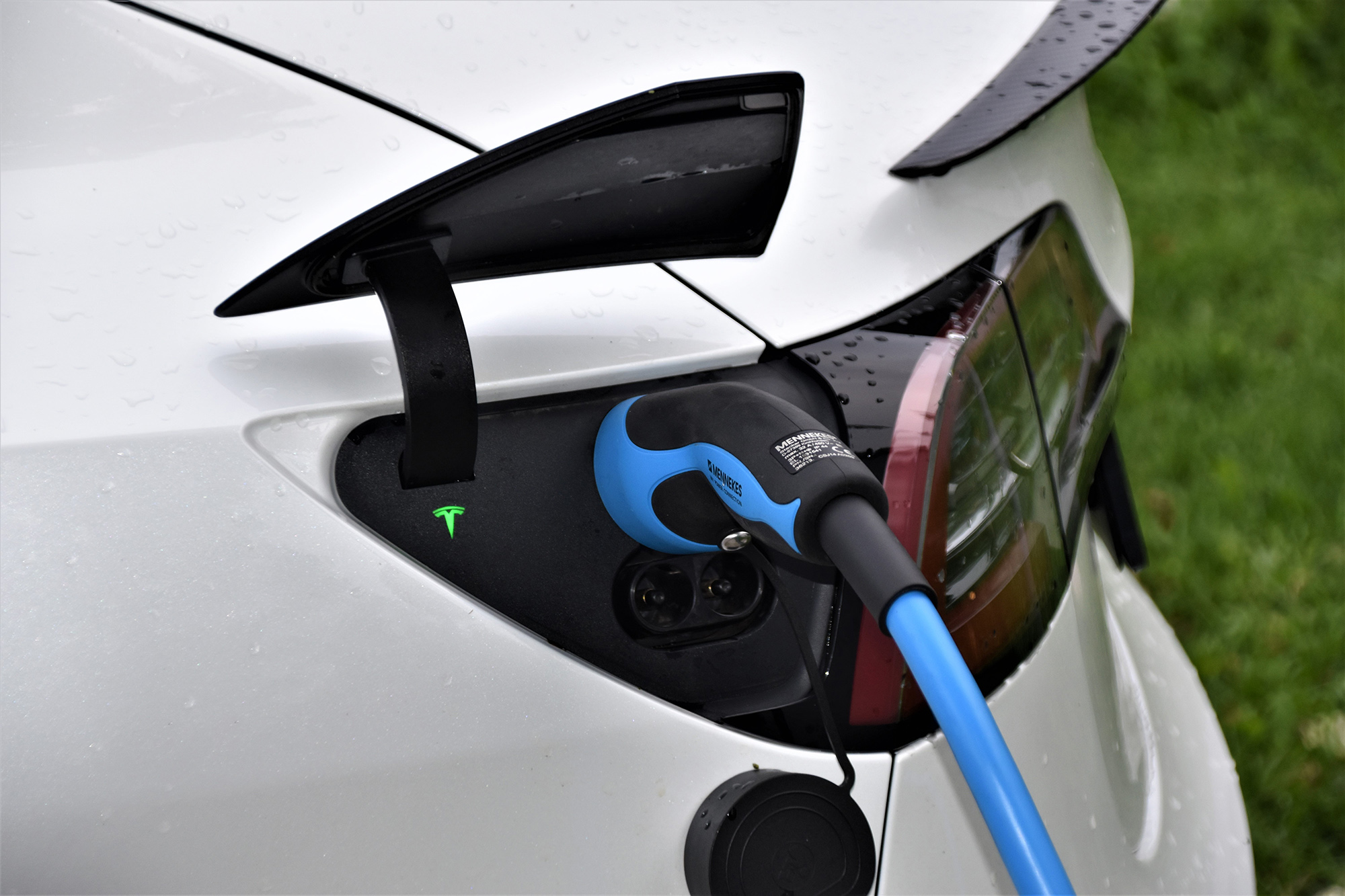 How to hide supercapacitors in electric vehicles